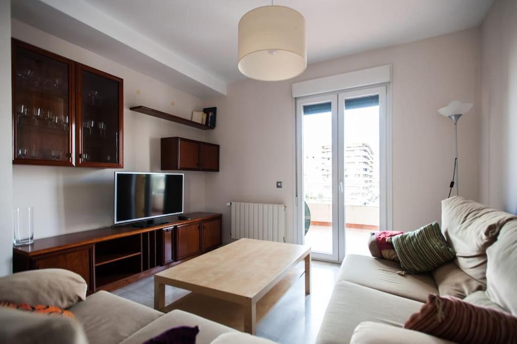 Ferienwohnung Amplio Piso En Nervion, Excelente Zona De La Ciudad. Sevilla Exterior foto